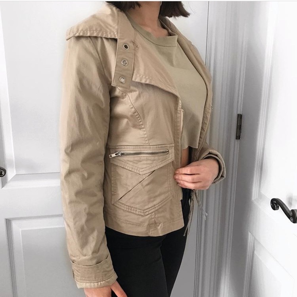 Super cute cargo zip up jacket